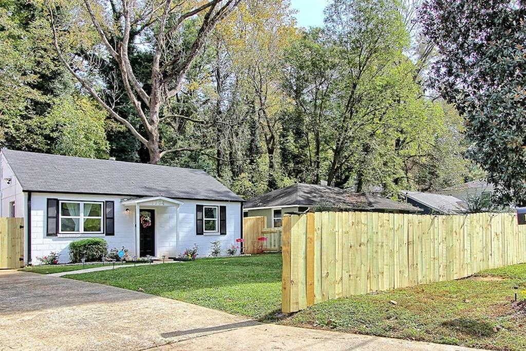 West End Bungalow Perfect To Work, Play, & Escape Atlanta Eksteriør billede