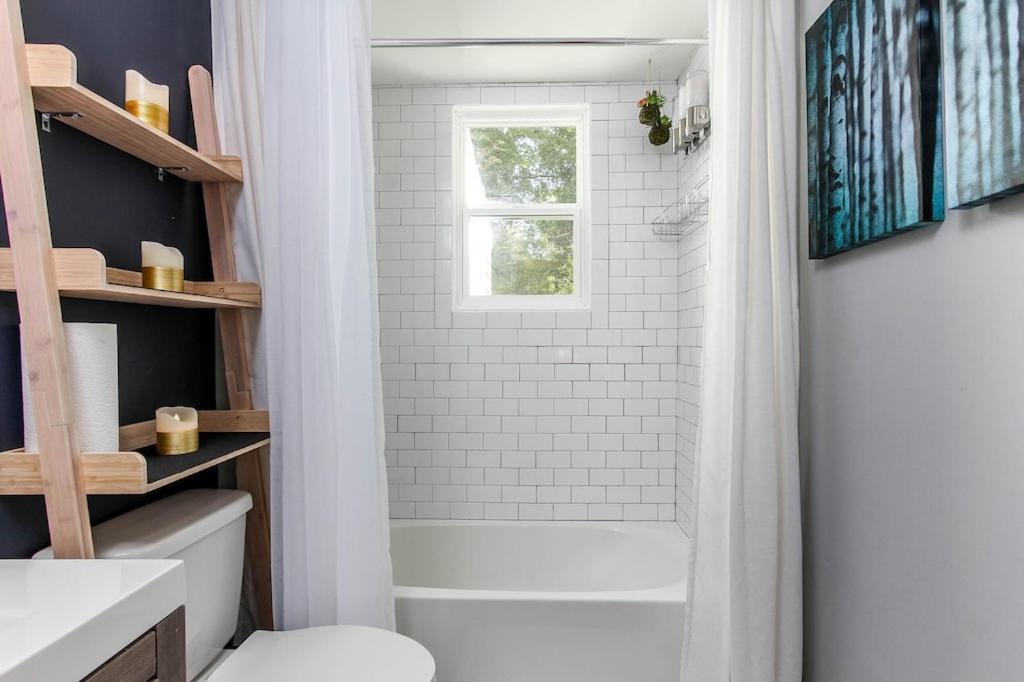 West End Bungalow Perfect To Work, Play, & Escape Atlanta Eksteriør billede